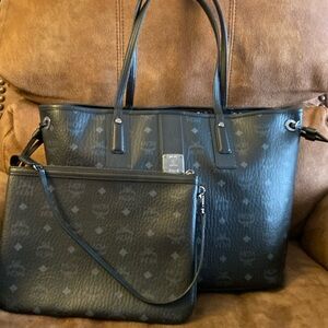 New condition Medium Liz shopper tote